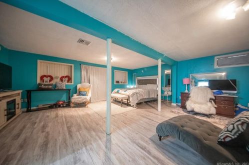 22 Devonshire Dr, Waterford CT  06385-1702 exterior