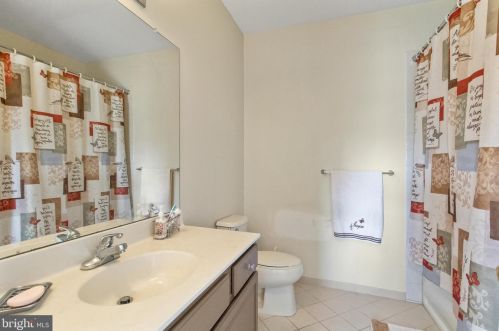 6 Nicole Ct, Swedesboro NJ  08085-3448 exterior