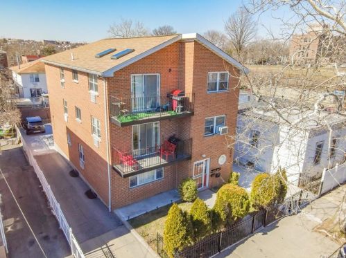 4249 Monticello Ave, Bronx, NY 10466-2148