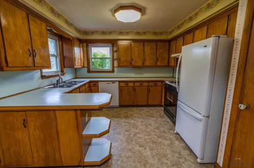 95 Wheeler Ave, Salem NH  03079-3494 exterior