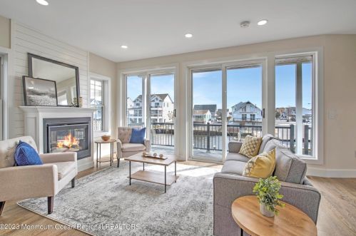 1217 Niihau Dr, Lacey NJ  08731-4702 exterior