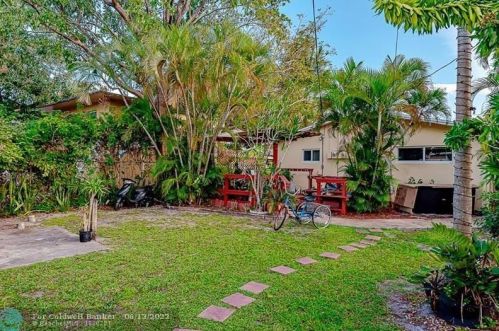 230 9th St, Dania Beach FL  33004-4439 exterior