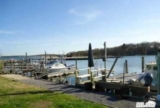 700 Dawn Dr, Greenport, NY 11944-2500