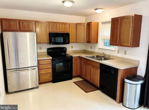 41 Sweet Arrow Dr, Hummelstown, PA 17036-2721