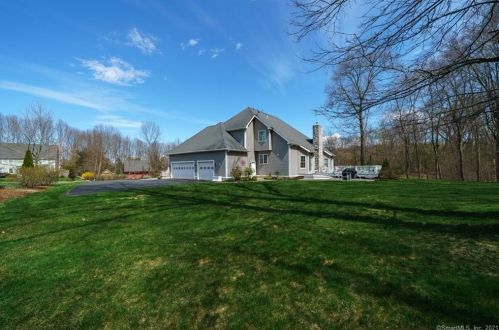 216 Watch Hill Rd, Kensington CT  06037-3657 exterior