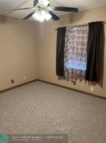 4000 137 Ave, Hollywood FL 33027-5921 exterior