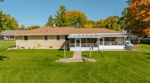 7750 Martha Cir, Waterford WI  53185-2039 exterior