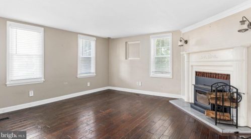 1096 Kings Hwy, Pilesgrove NJ  08098-2811 exterior