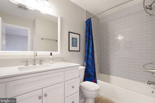8231 Singleleaf Ln, Lorton VA  22079-5634 exterior