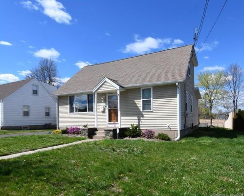 19 Woodmere Rd, Bristol, CT 06010-7630
