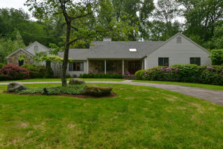 10 Mill Brook Rd, Stamford, CT 06902-1018
