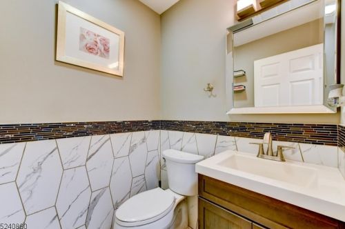 16 9th Ave, Manville NJ  08835-1512 exterior