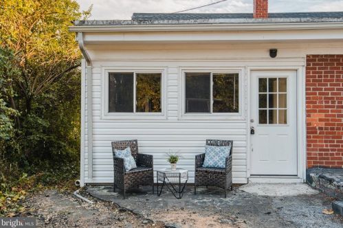 6916 Arlington Blvd, Falls Church VA  22042-1937 exterior