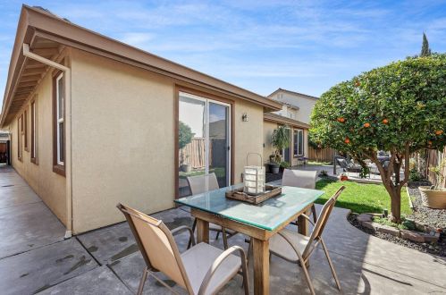 767 Red Barn Pl, Lathrop CA  95330-8975 exterior
