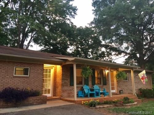 1141 Carolina Cir, Statesville, NC 28677-3336