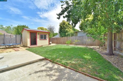 4066 Kensington Dr, Concord CA  94521-3333 exterior