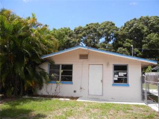 3513 Old Bradenton Rd, Sarasota, FL 34234-5305