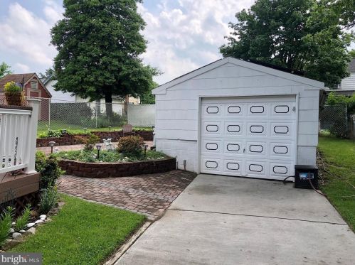 563 Merchantville Ave, Camden, NJ 08110-2832