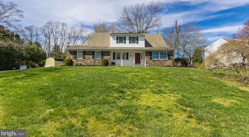 74 Robin Rd, Southampton, PA 18966-1925