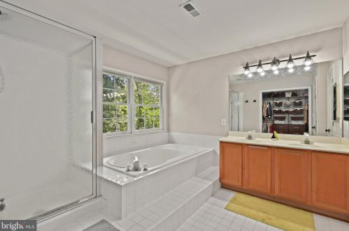 526 Beauregard Dr, Leesburg VA 20175-8924 exterior