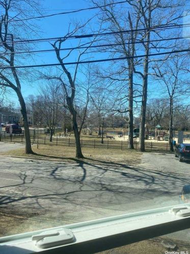 118 Oak St, Amityville NY  11701-3020 exterior