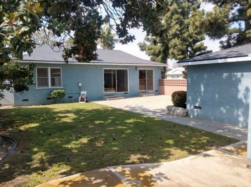 880 Kallin Ave, Long Beach, CA 90815-5004