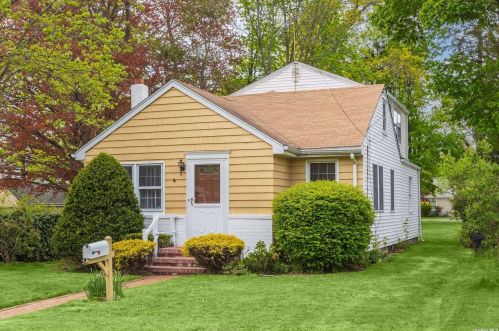 104 13th St, Huntington Station, NY 11746-2524