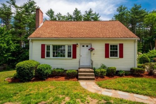 47 Hilltop Dr, Millis, MA 02054-1763
