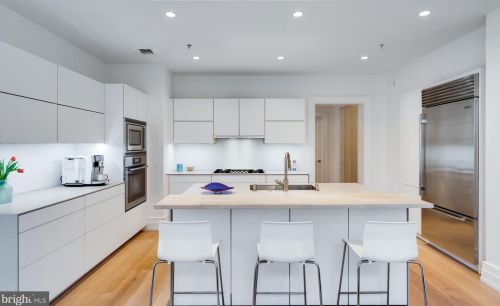 130 18th St, Philadelphia PA 19103-4923 exterior