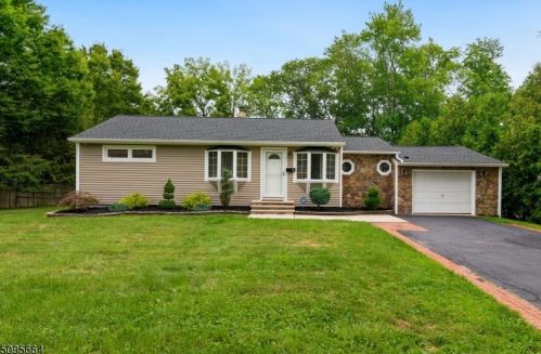 9 Hillcrest Ter, Lincoln Park, NJ 07035-1705