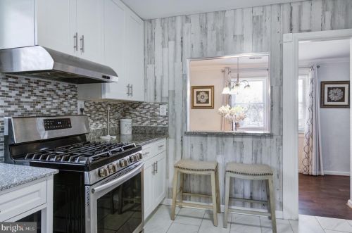 3143 Annandale Rd, Falls Church VA  22042-4243 exterior