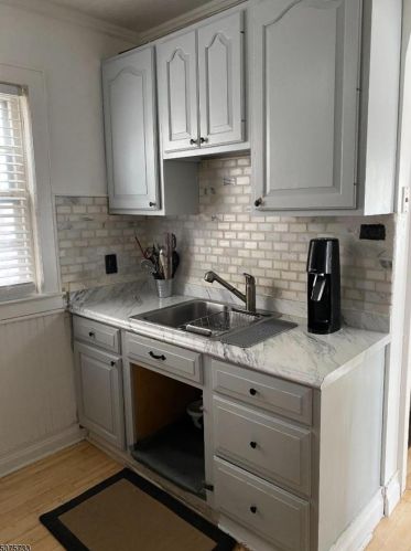 124 Fairbanks St, Industrial Hillside, NJ 07205-2833
