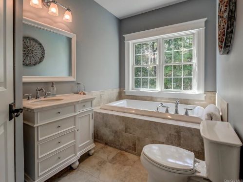 27 Stonehenge Rd, Warwick NY  10990-2354 exterior