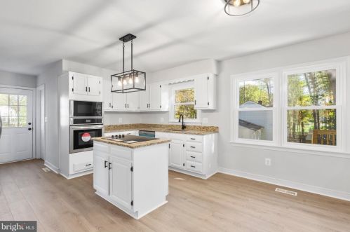 700 Winterberry Dr, Fredericksburg VA  22405-2056 exterior