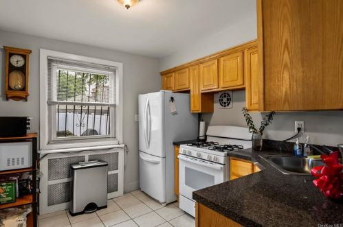 828 226th St, Bronx NY  10466-4419 exterior