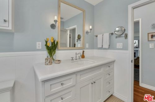 5528 Buffalo Ave, Van Nuys CA 91401-5226 exterior