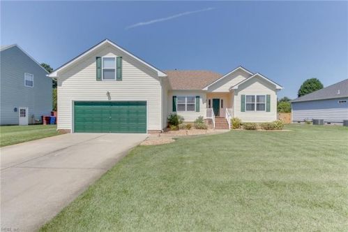 612 Erin Ln, Chesapeake, VA 23323-6383