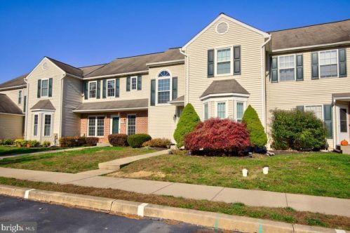 18 Village Dr, Collegeville, PA 19473-1793