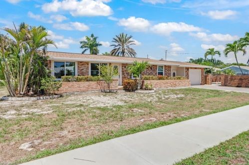 593 108th Ave, Naples, FL 34108-1862