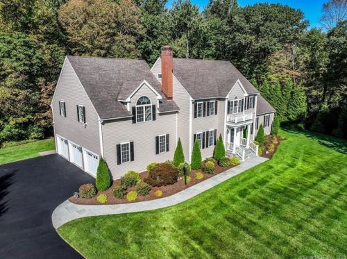 275 Briar Brae Rd, Stamford, CT 06903-1725