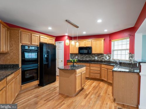 9324 Birch Cliff Dr, Fredericksburg, VA 22407-9213