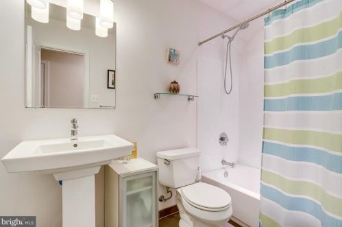 2901 Linden Ln, Falls Church VA  22042-2313 exterior