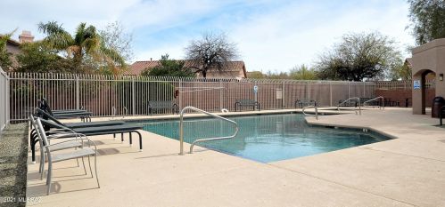 3944 Pine Creek Way, Tucson AZ 85745-7115 exterior