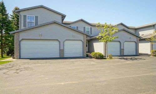 902 Thompson Dr, Madison, WI 53704-7868