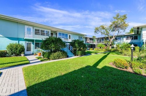 263 8th Ave, Naples, FL 34102-6840