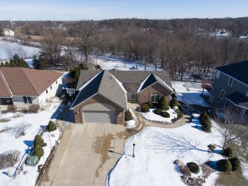 621 Mohr Cir, Waterford, WI 53185-4274