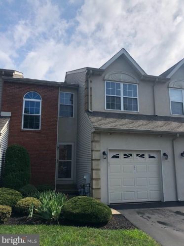 394 Hamilton Dr, Harleysville, PA 19438-2151