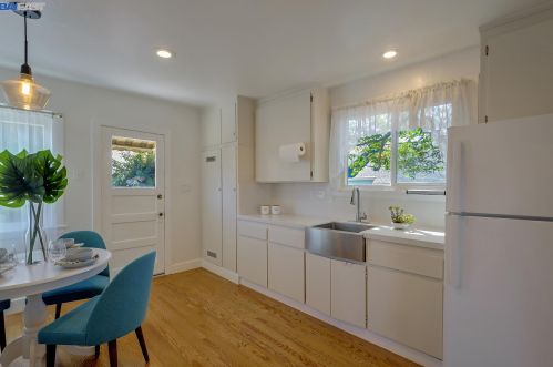 18448 Standish Ave, Hayward CA  94541-1323 exterior