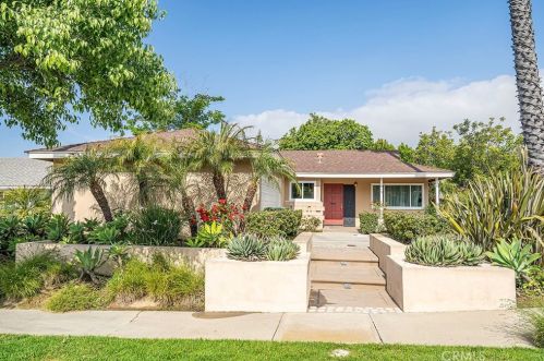 713 Sandpiper Dr, Seal Beach, CA 90740-5743