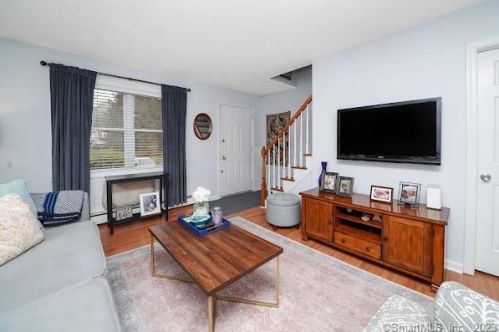 219 Brentwood Dr, Wallingford, CT 06492-4354